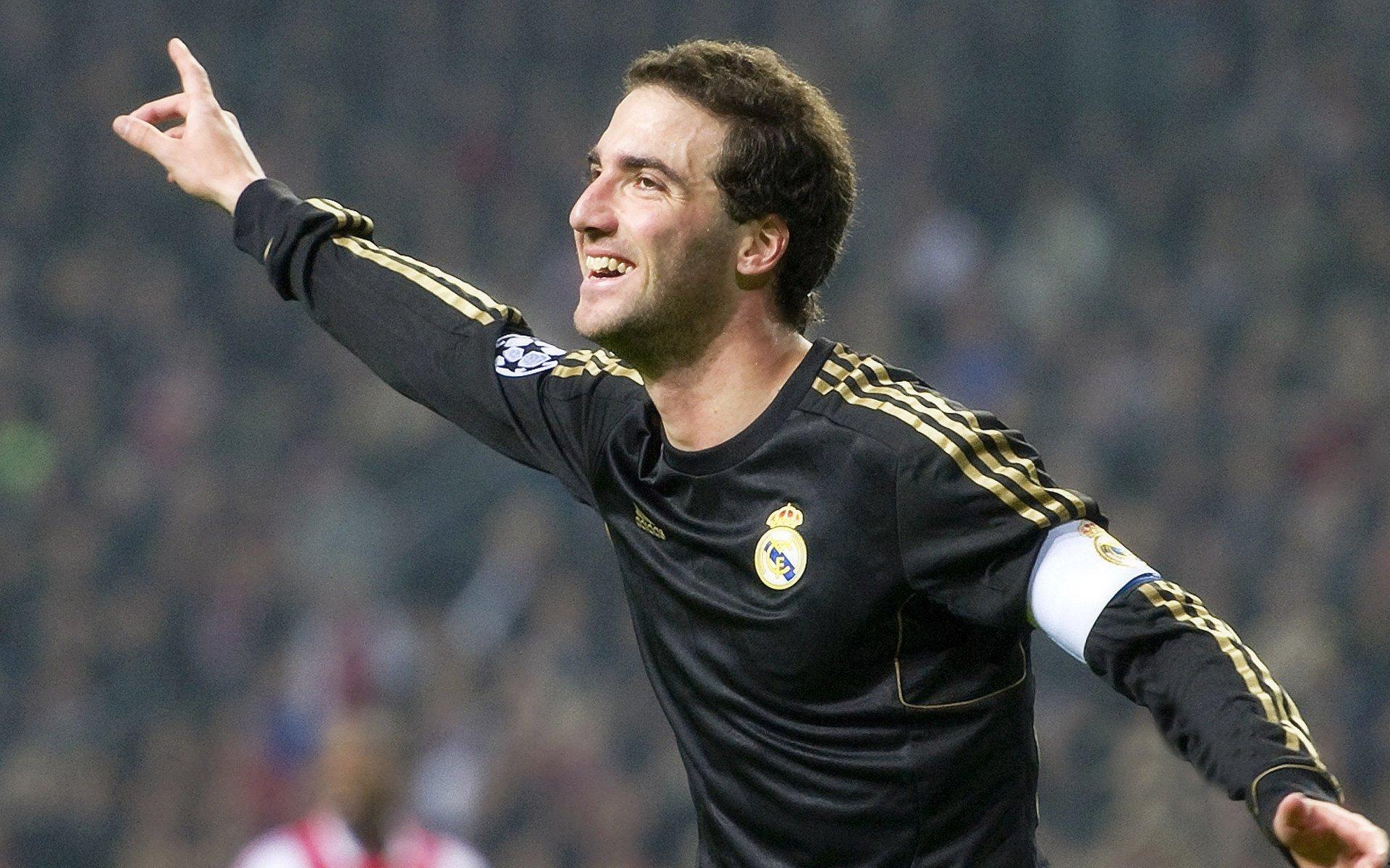 解约金7500万欧!意媒曝曼联与奥斯梅恩谈妥个人条款,转会僵局,红魔只愿出4500万